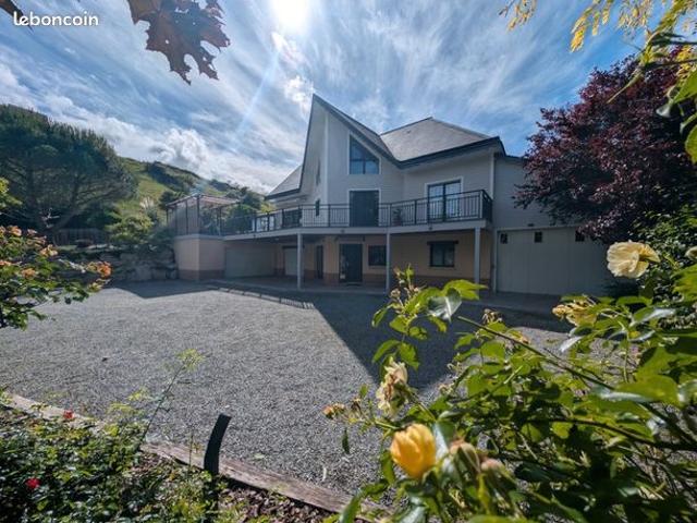 Maison 6 pièces 220 m²