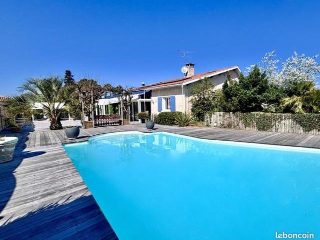 Maison 6 pièces 220 m²