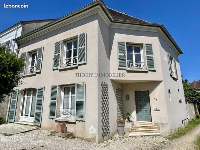 Maison 6 pièces 220 m²