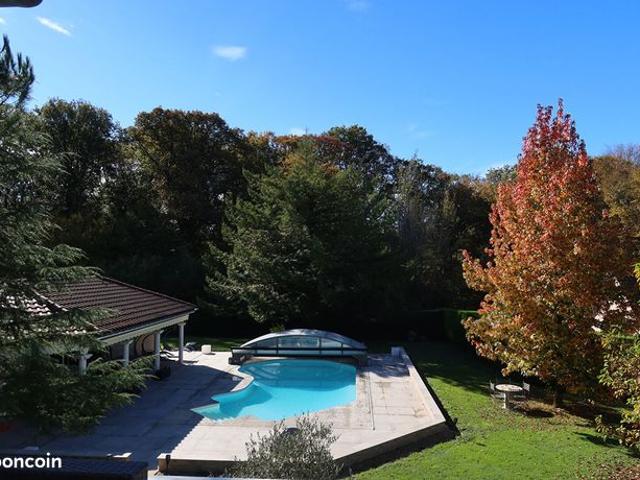 Maison 6 pièces 220 m²