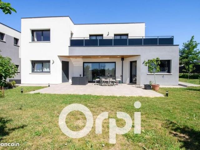 Maison 6 pièces 220 m²