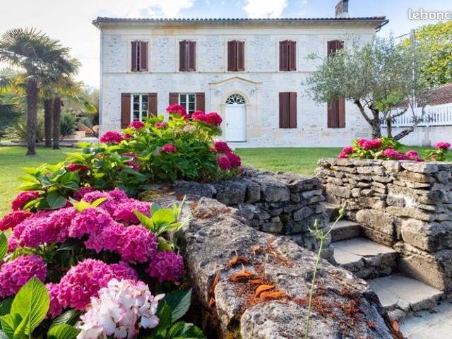 Maison 6 pièces 220 m²