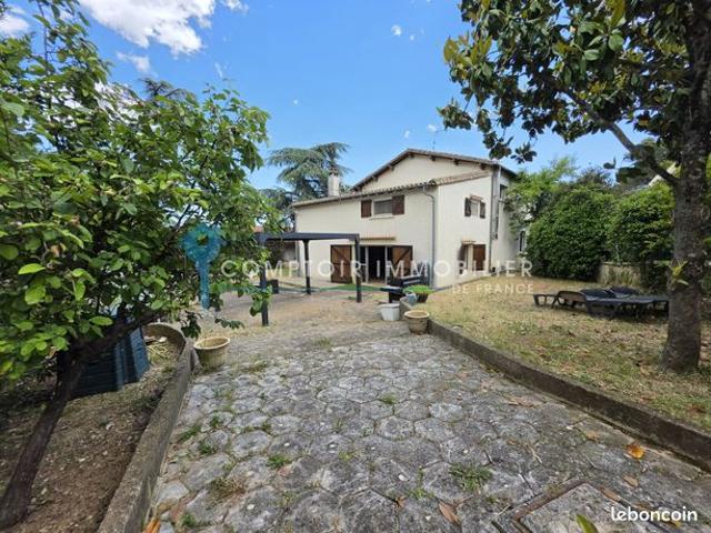 Maison 6 pièces 220 m²