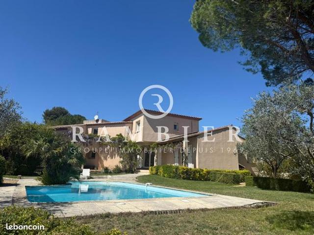 Maison 6 pièces 220 m²