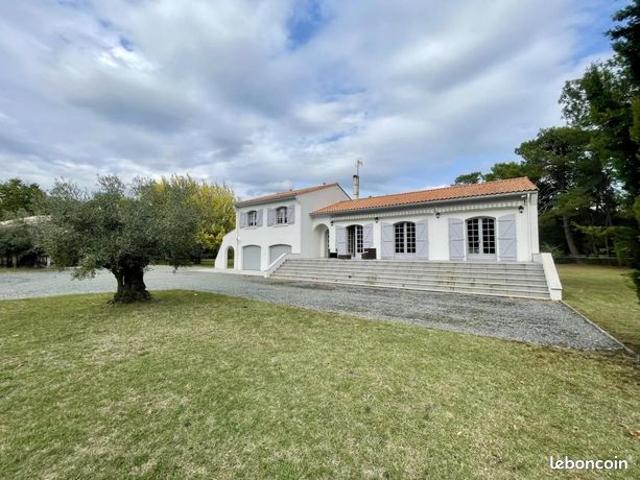 Maison 6 pièces 220 m²