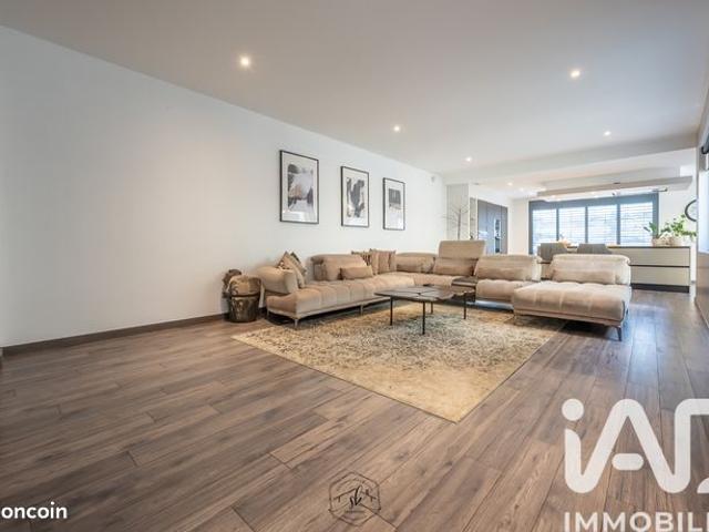 Maison 6 pièces 220 m²