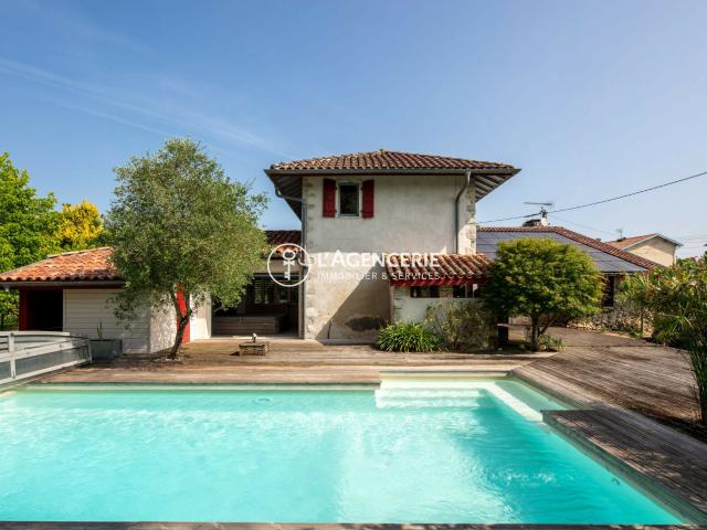 Maison 6 pièces 220 m²