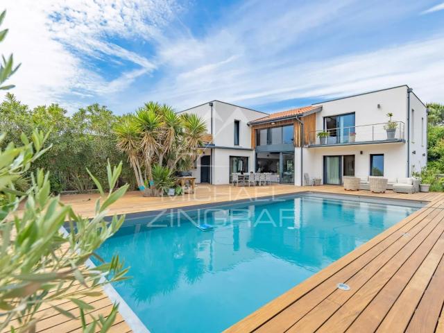 Maison 6 pièces 220 m²