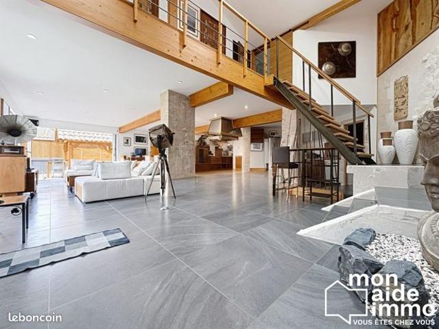 Maison 6 pièces 220 m²