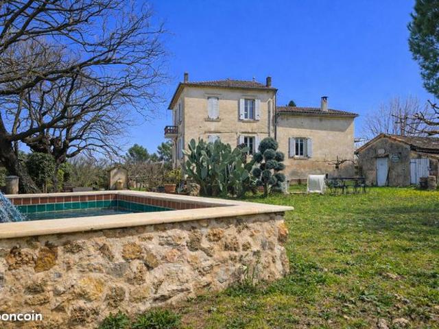 Maison 6 pièces 220 m²