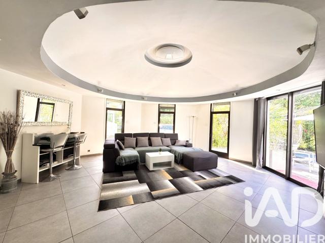 Maison 6 pièces 220 m²
