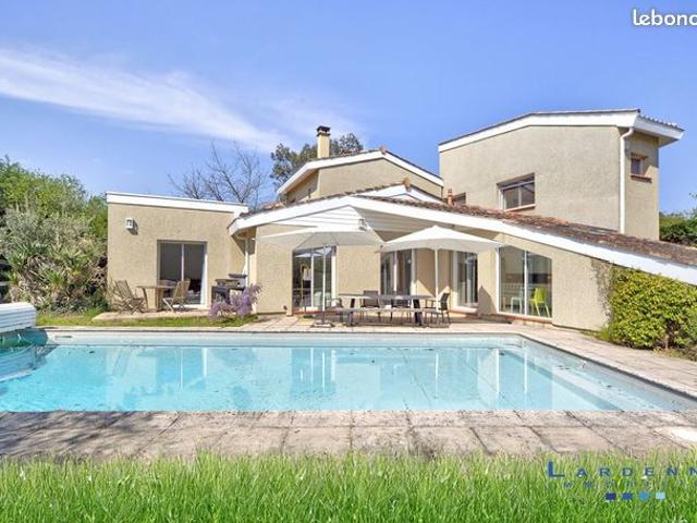 Maison 6 pièces 220 m²