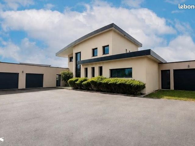 Maison 6 pièces 220 m²