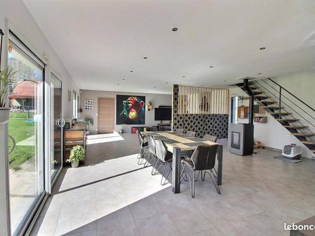 Maison 6 pièces 220 m²
