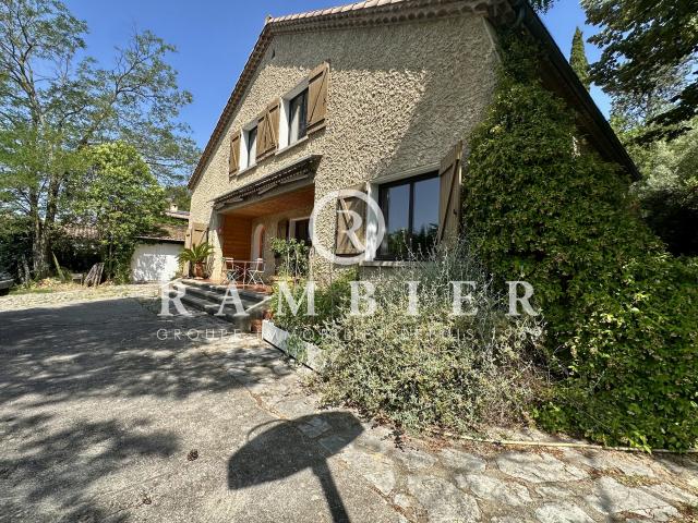 Maison 6 pièces 220 m²