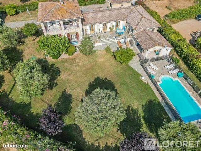 Maison 6 pièces 220 m²