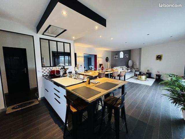 Maison 6 pièces 220 m²