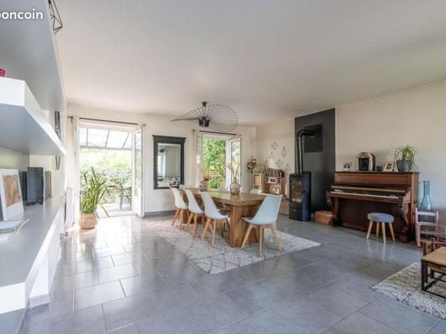 Maison 6 pièces 220 m²
