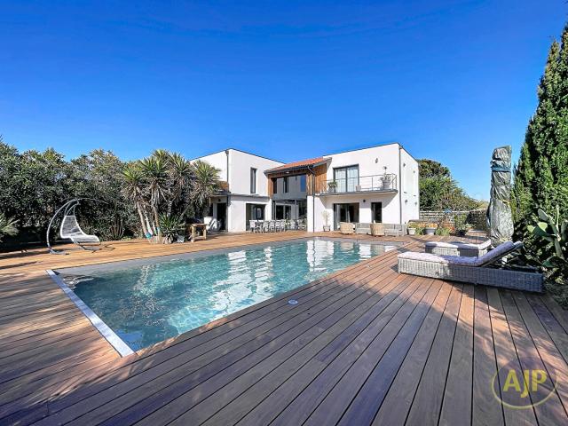 Maison 6 pièces 220 m²