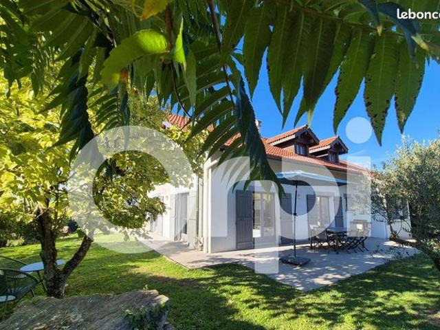 Maison 6 pièces 220 m²