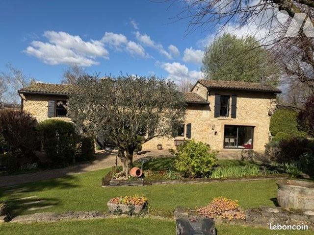 Maison 6 pièces 220 m²
