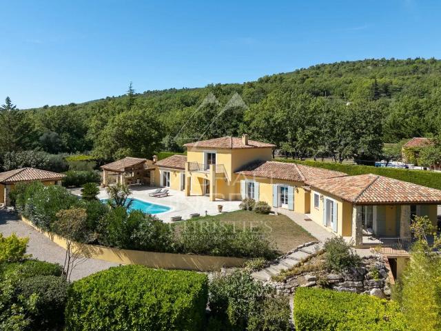 Maison 6 pièces 220 m²