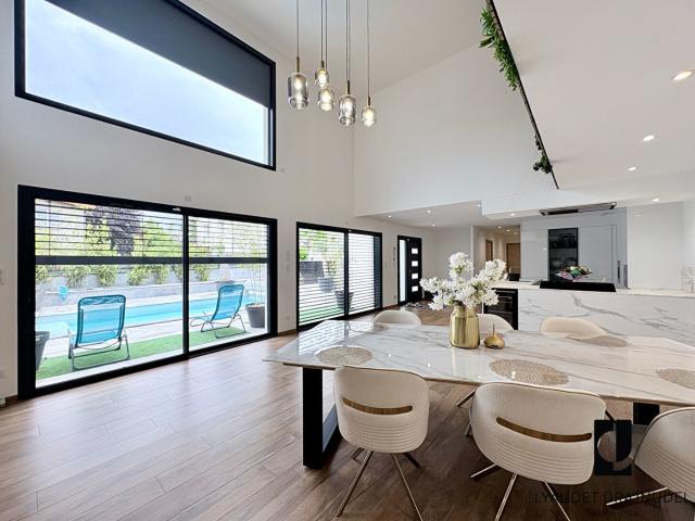 Maison 6 pièces 220 m²