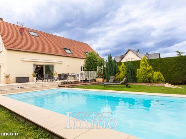 Maison 6 pièces 220 m²