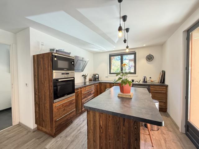 Maison 6 pièces 220 m²