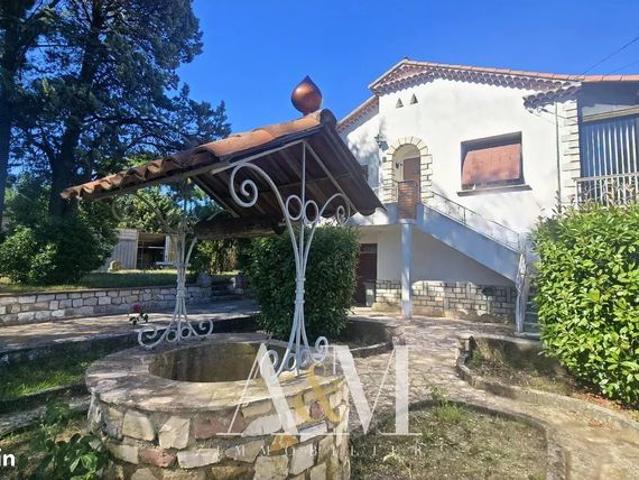 Maison 6 pièces 220 m²
