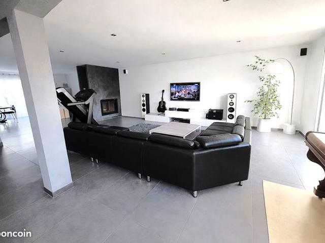 Maison 6 pièces 220 m²