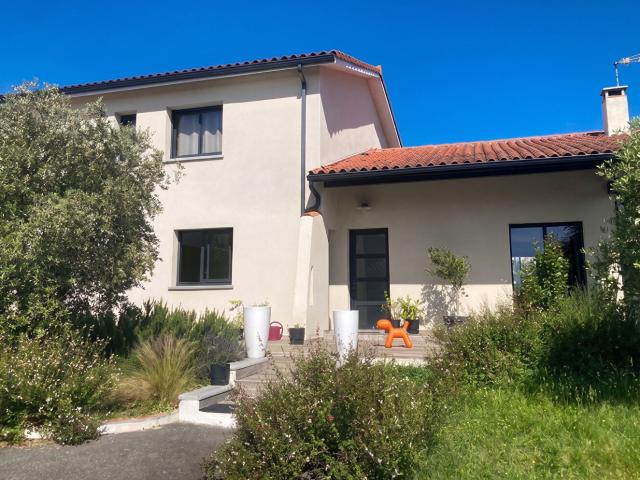 Maison 6 pièces 220 m²