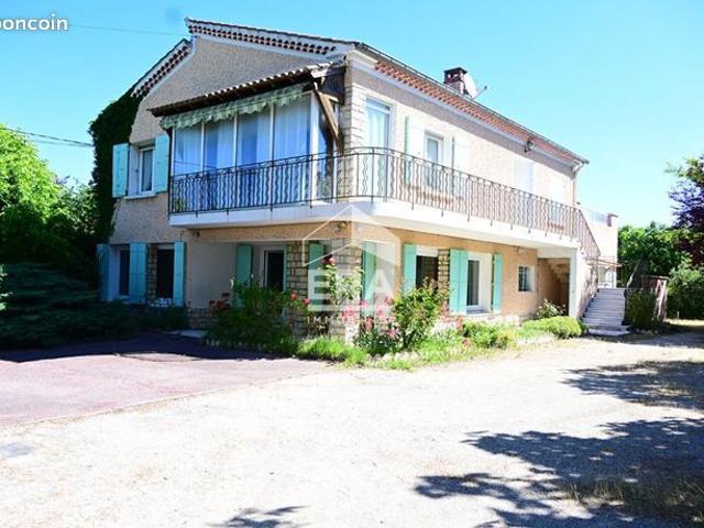 Maison 6 pièces 220 m²