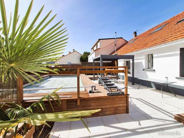 Maison 6 pièces 220 m²