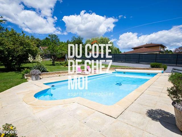 Maison 6 pièces 220 m²