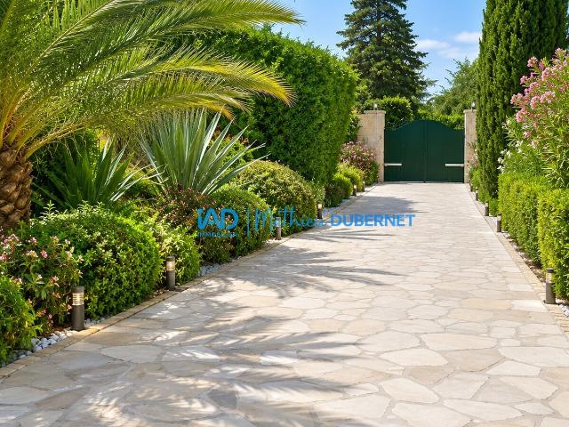Maison 6 pièces, 220 m² à louer à Grimaud 83310