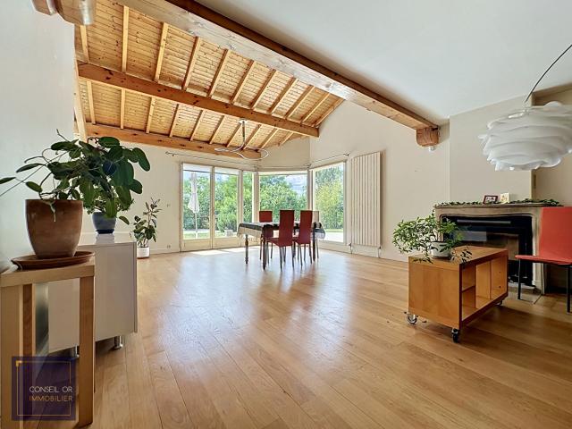 Maison 6 pièces, 220 m² à louer à Saint Genis Laval 69230