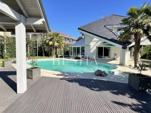 Maison 6 pièces 221 m²