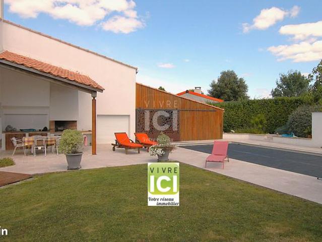 Maison 6 pièces 221 m²