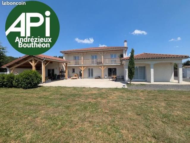 Maison 6 pièces 221 m²