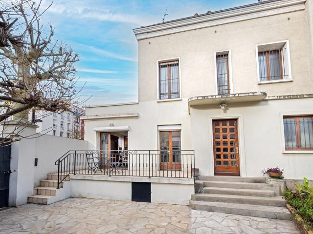 Maison 6 pièces 221 m²