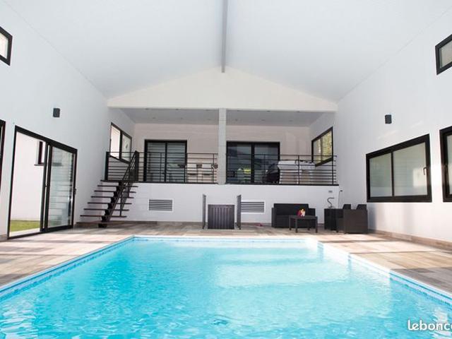 Maison 6 pièces 221 m²