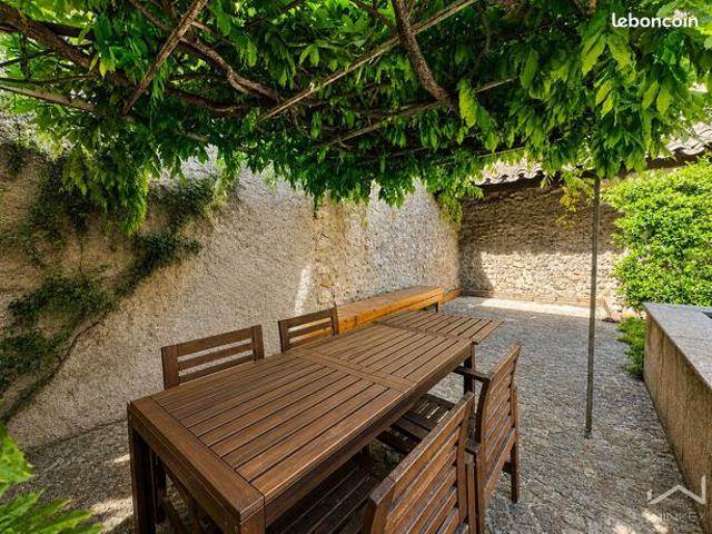 Maison 6 pièces 221 m²