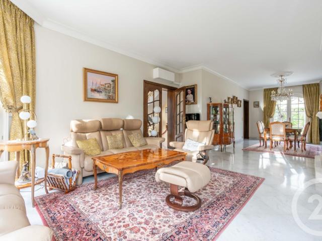 Maison 6 pièces 221 m²