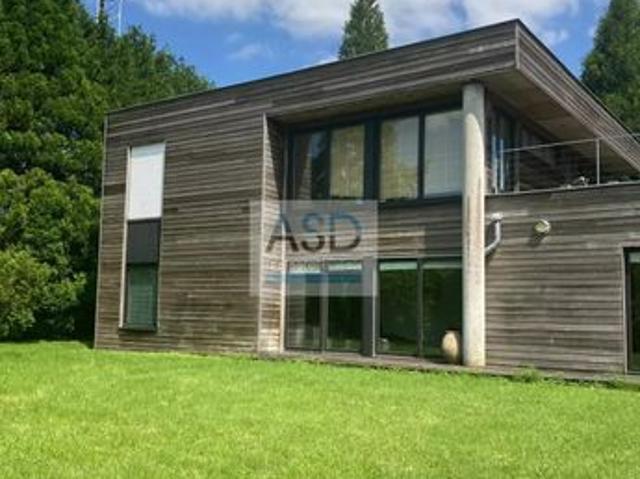 Maison 6 pièces 221 m²