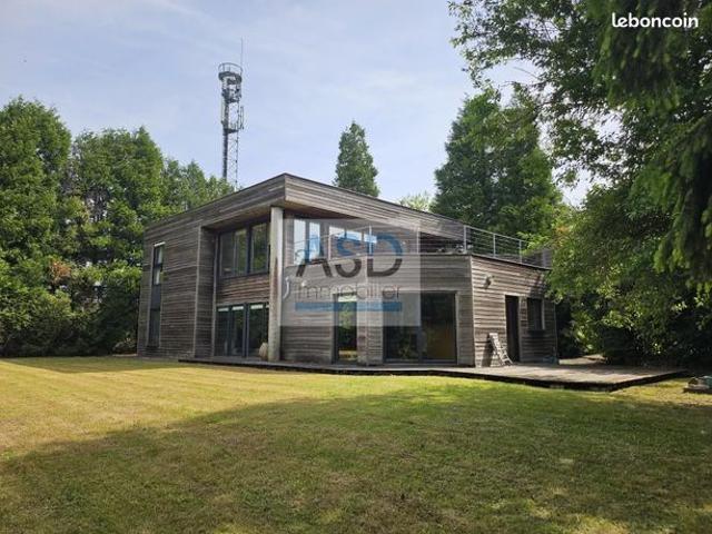 Maison 6 pièces 221 m²
