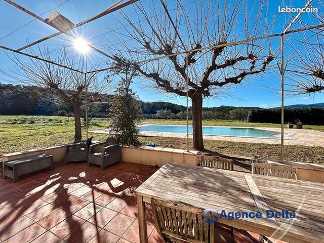 Maison 6 pièces 222 m²