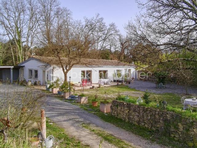 Maison 6 pièces 222 m²