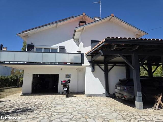 Maison 6 pièces 222 m²