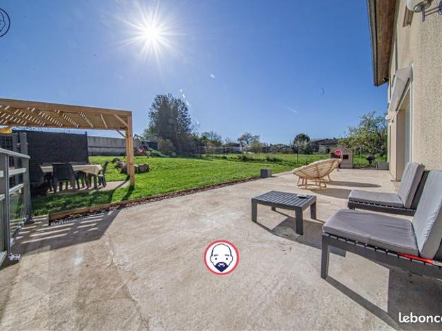 Maison 6 pièces 222 m²